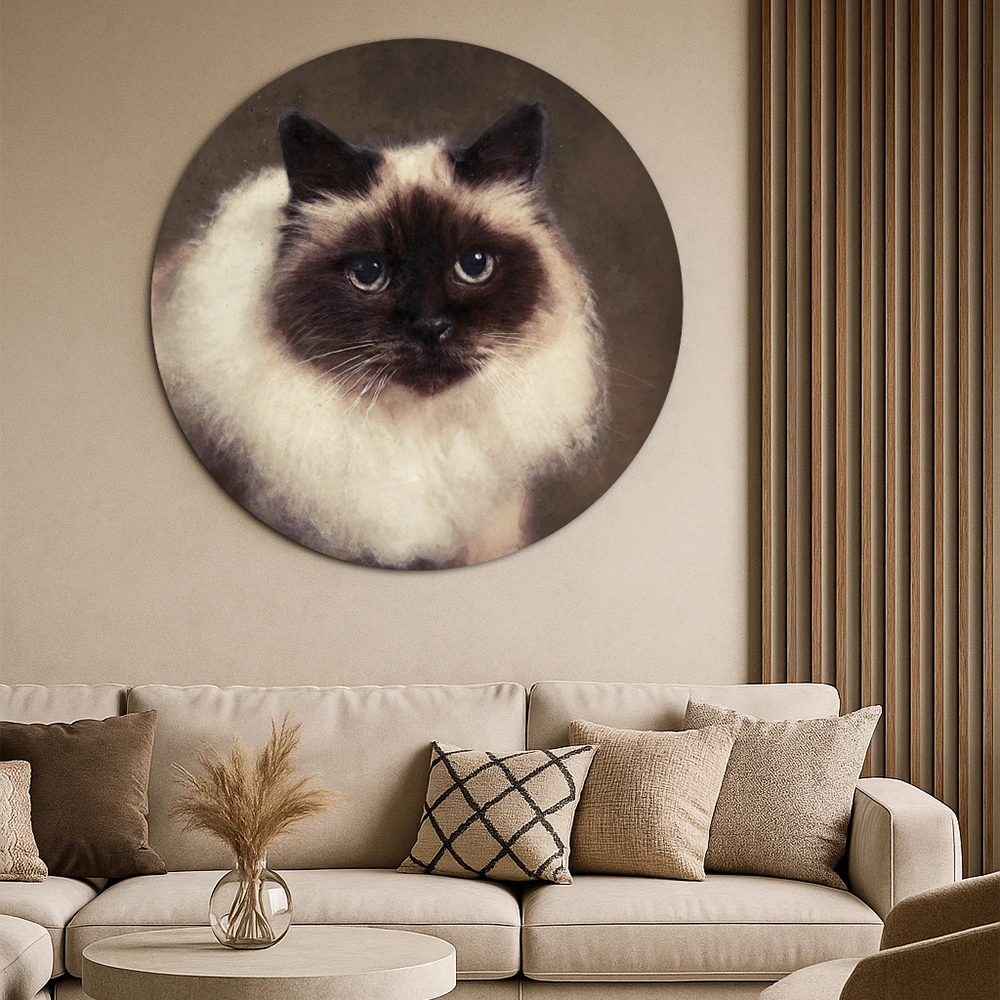 Watercolor portret van kat, afgedrukt op een muurcirkel, in de woonkamer.
