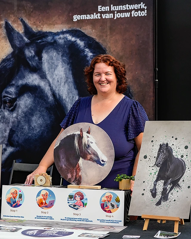 Femke Puijman tijdens Horse Event 2024 in de stand van Pets & Pictures